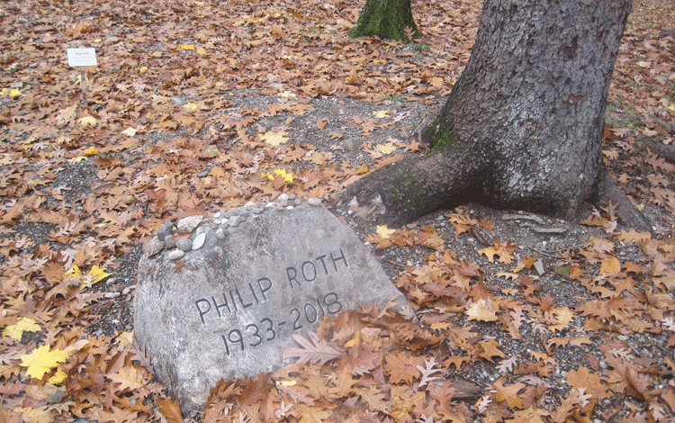 Philip Roth tomba al cimitero di Annadale