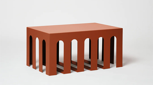 tavolo decorativo color argilla da Hiro design